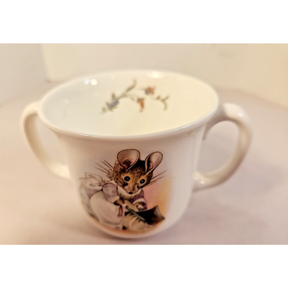 1986 Beatrice Potter Hunca Munca Childs 2 handle Mug/ cup Royal Albert England - Picture 11 of 12